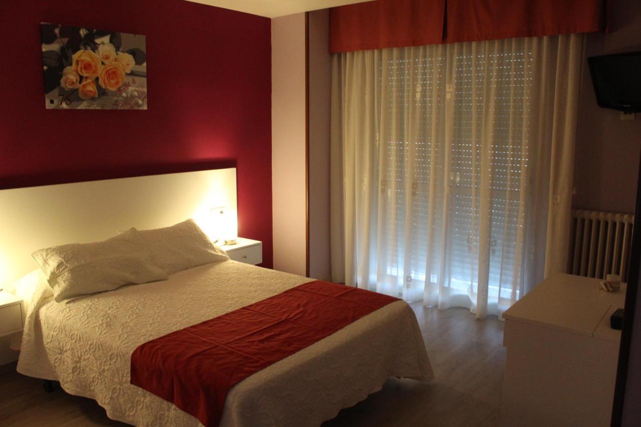 Hotel Fernandez Санксенсо Екстериор снимка